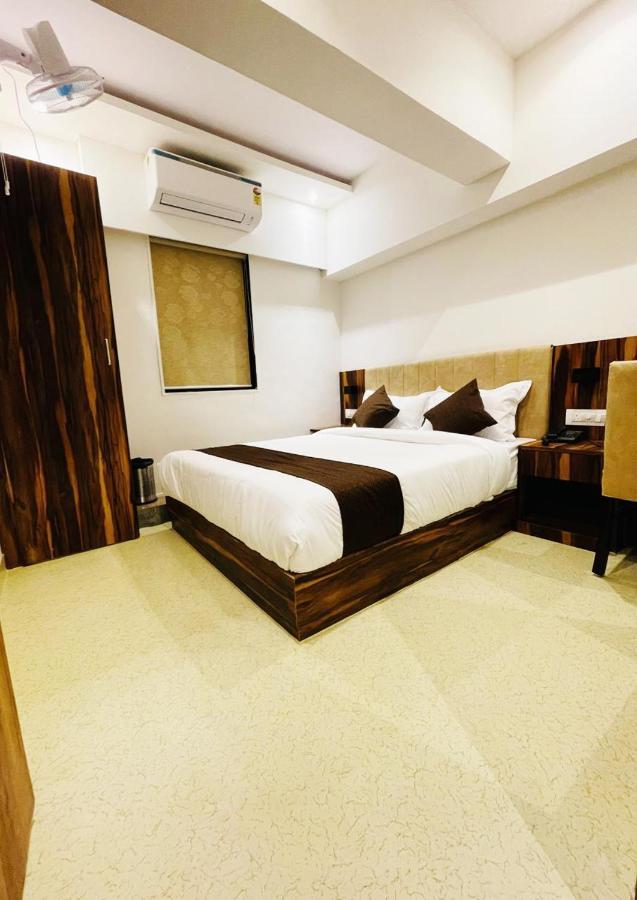 Hotel Hilton Suites Bombay Esterno foto